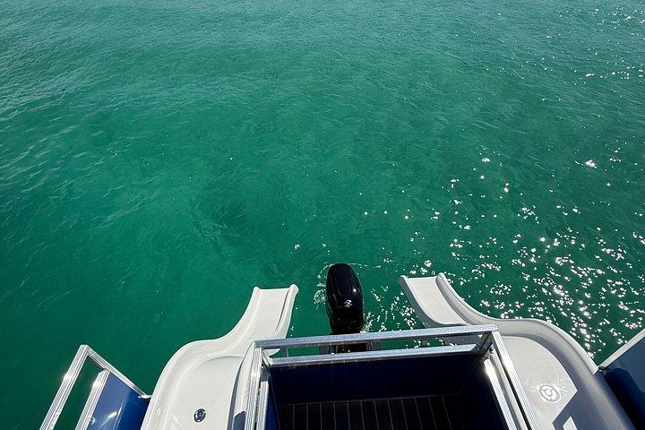 シェル島へのダブルデッカースライドボートレンタル