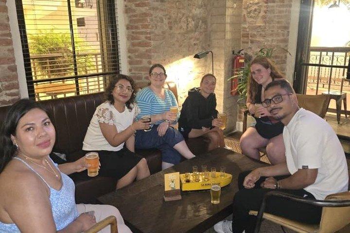 旧市街の文化と試飲（コーヒーラムとビール）
