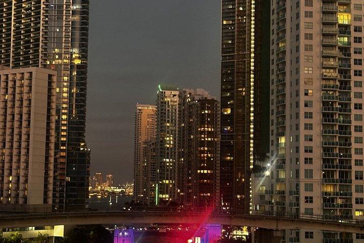 Miami : Abendliche Architekturbootstour mit freiem Blick