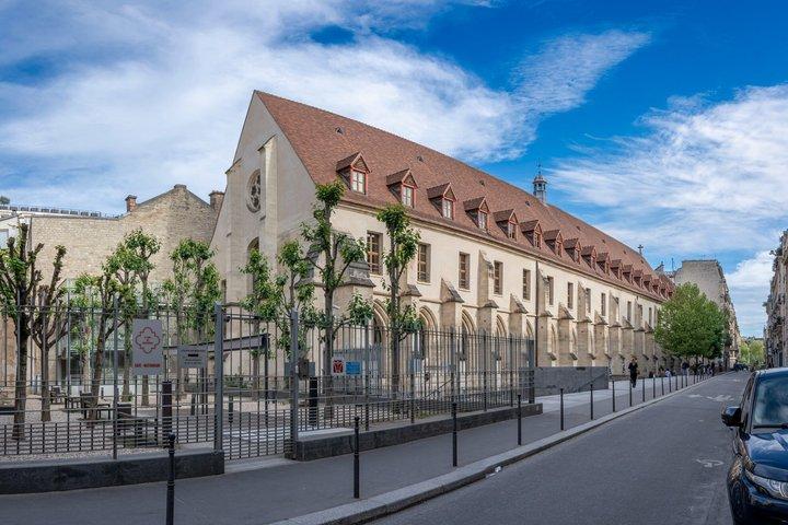 パリプライベートウォーク：ノートルダム寺院、サント・シャペル＆中世の城壁