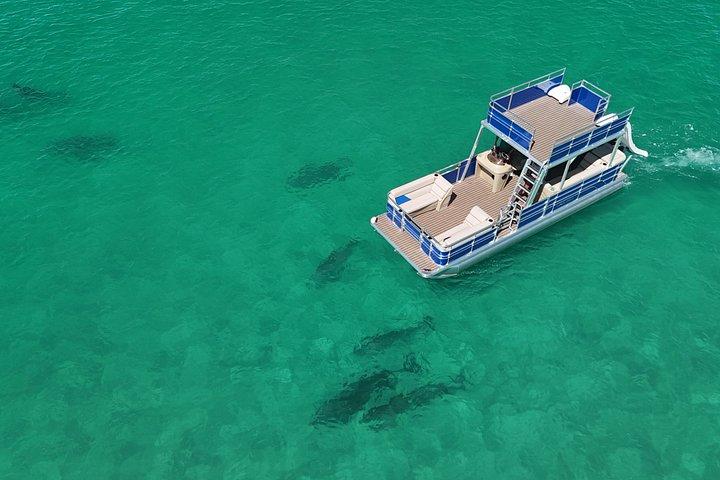 シェル島へのダブルデッカースライドボートレンタル