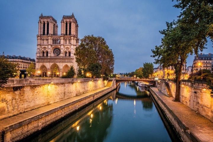 パリプライベートウォーク：ノートルダム寺院、サント・シャペル＆中世の城壁