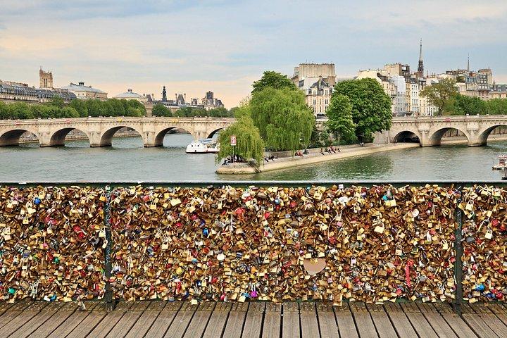 パリのプライベートクラシックウォーク：エッフェル塔からノートルダム寺院まで