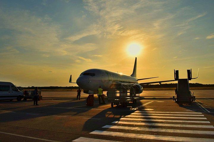 マラケシュ空港送迎 — プライベートRAKからホテルまたはリアドへ