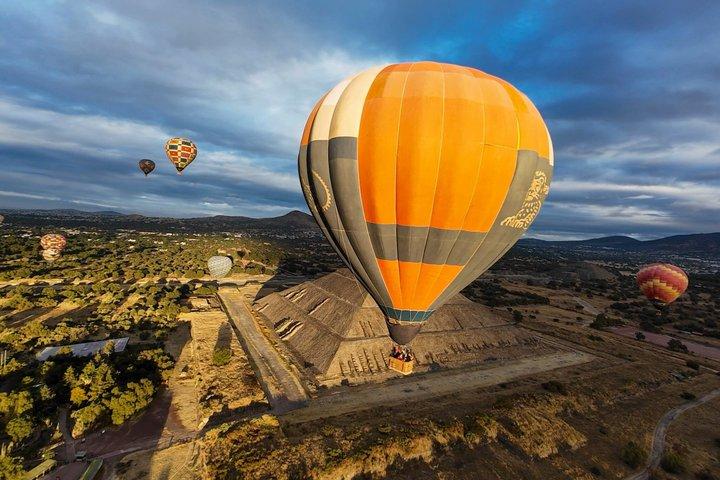 Flight Hot Air Balloon over Teotihuacan Cave Breakfast