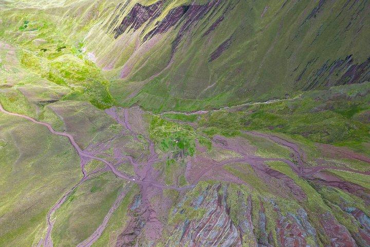 パレイ・プンチュツアー虹の山をハイキングして自然と繋がる