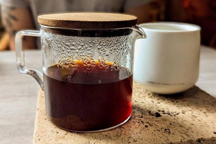 旧市街の文化と試飲（コーヒーラムとビール）