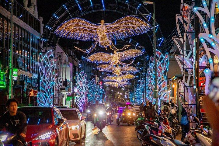 ガイドなしのチェンマイプライベートナイトツアー（トゥクトゥク）