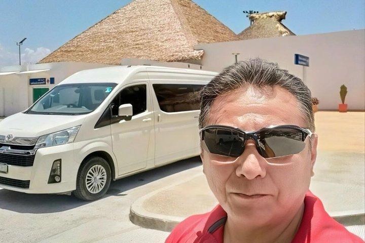 認定ドライバーによるワトゥルコ空港からホテルへのプライベート送迎サービス