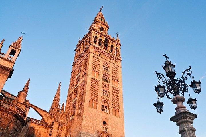 ロマンチックなセビリアのランドマークを巡るプライベートウォーキングツアー