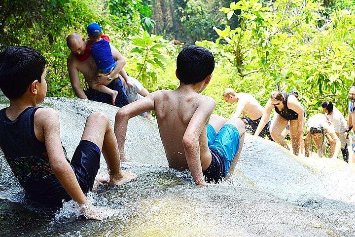 サファリツアー象のサンクチュアリ、粘着性の滝、竹のラフティング