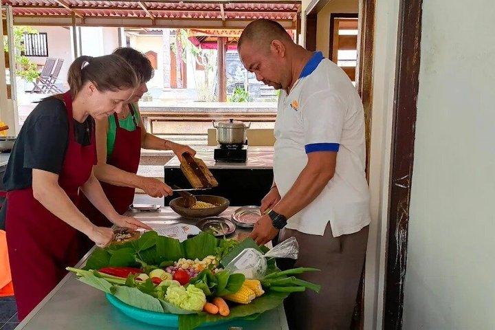 Uluwatu Balinese Cooking Class & Market Tour with Free Pick Up