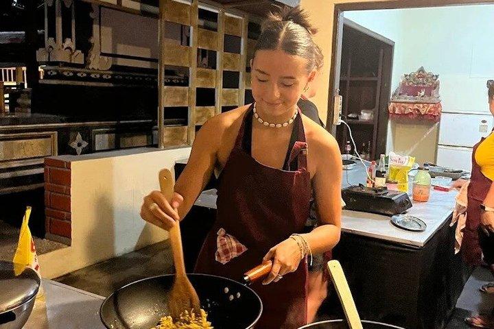 Uluwatu Balinese Cooking Class & Market Tour with Free Pick Up