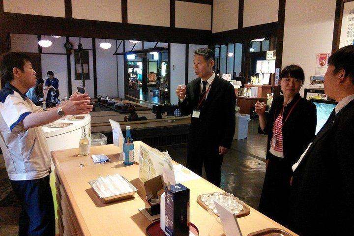 貸切日本酒＆フードツアー：黒門市場、灘酒造、神戸港