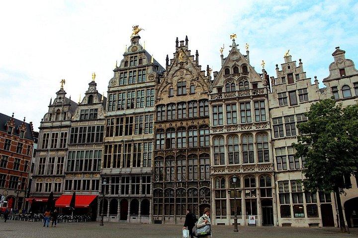 Interactive Escape the City Game with Live Game Host in Antwerp