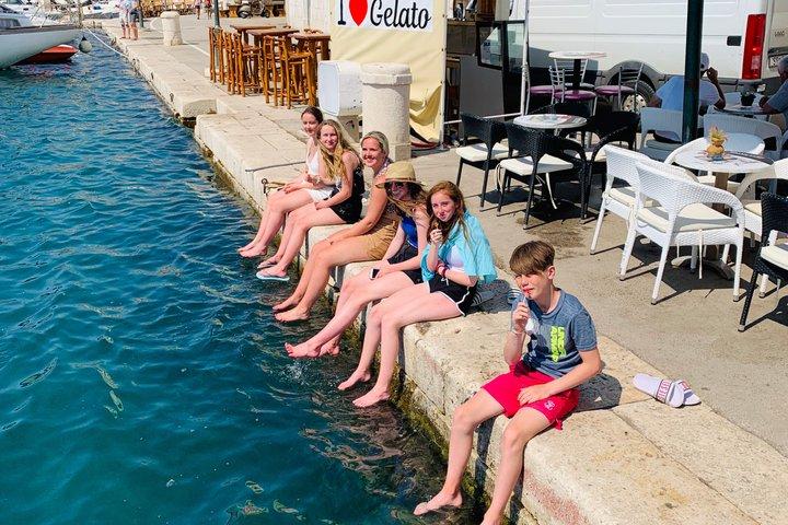 Tour privato di un giorno in barca alle isole di Hvar e Pakleni da Spalato
