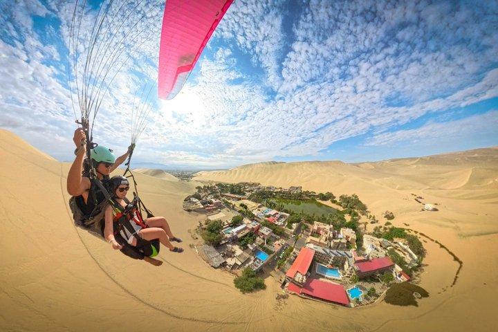 parapente sobre la Huacachina