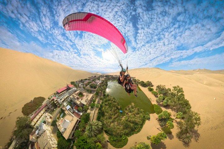 Paragliding över Huacachina
