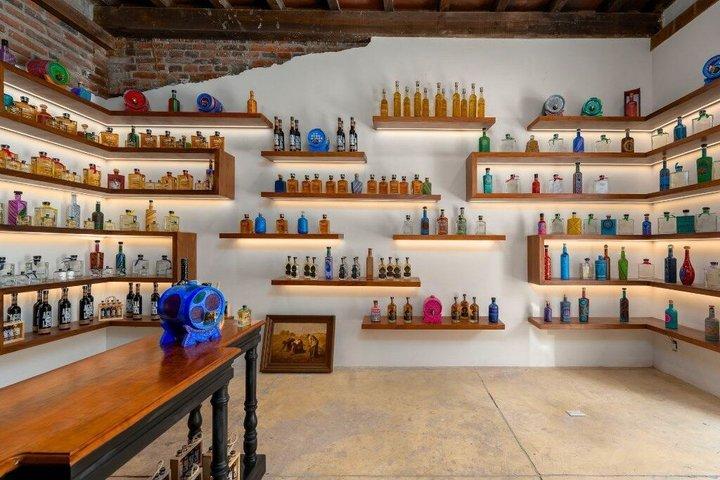 DIETRO LA BOTTIGLIA : esperienza privata di tequila con il proprietario