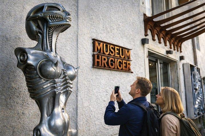 Arte, castello e alieni: tour di un giorno al museo HR Giger da Ginevra