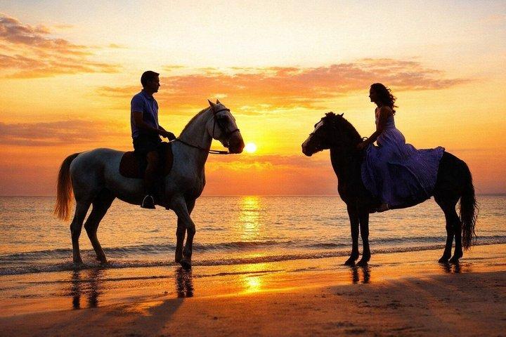 L'amore è nell'aria : Passeggiata privata a cavallo al tramonto a Cabo Beach W Cena