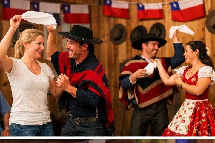 Descubre la Cueca Baile Tradicional Chileno Más Vino y Empanada