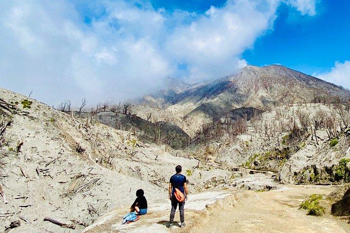 2 in 1火山コンボツアー伊良津火口トゥリアルバ噴火地域