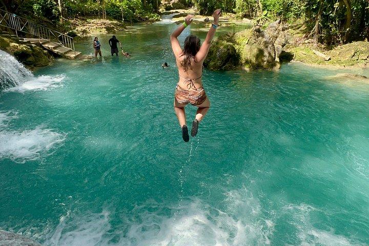 モンテゴ ベイからの壮大な乗馬、水泳、ブルー ホール プライベート