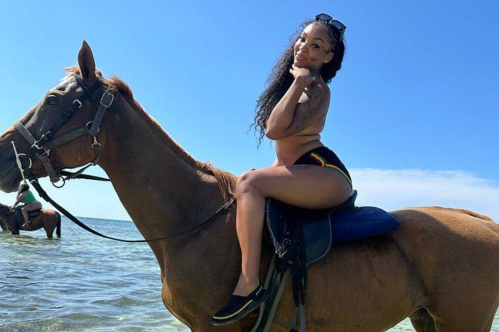モンテゴ ベイからの壮大な乗馬、水泳、ブルー ホール プライベート