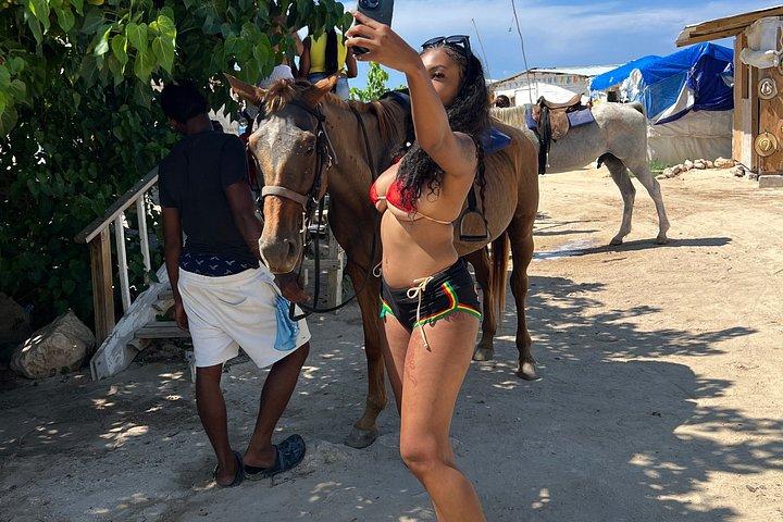 モンテゴ ベイからの壮大な乗馬、水泳、ブルー ホール プライベート