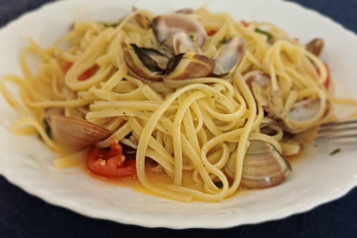 バーリからの完璧な 1 日: ポリニャーノ、アルベロベッロ、マテーラを探索
