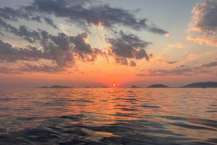 Sunset boat cruise with Aperitif at the Sanguinary Islands
