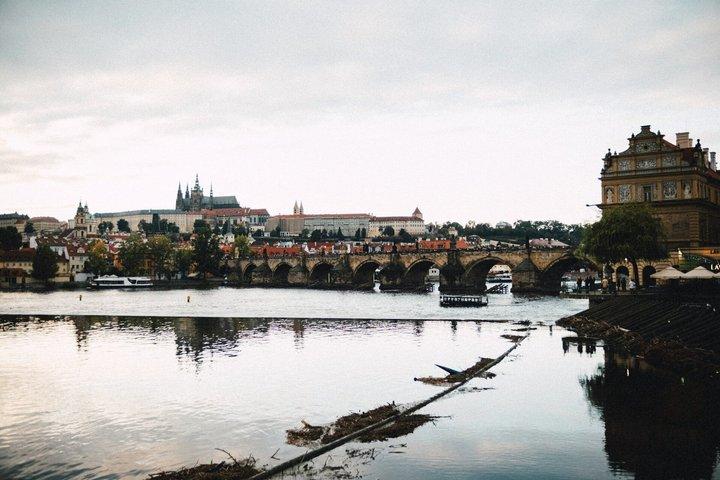 Prag Panoramic Cruise på floden Vltava + eBook