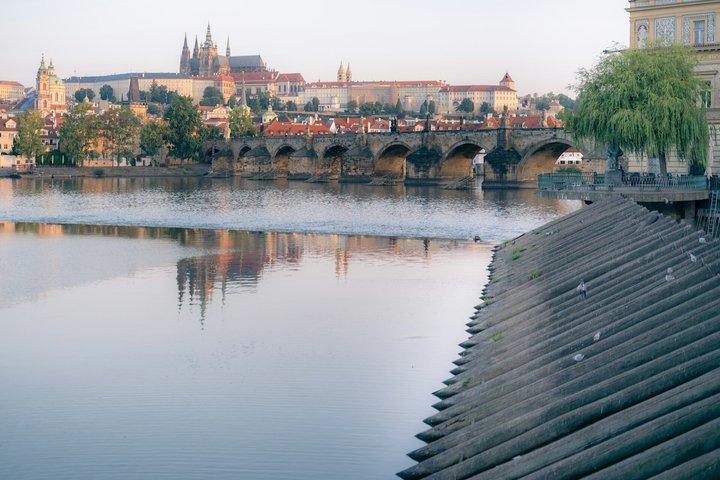 Prag Panoramic Cruise på floden Vltava + eBook