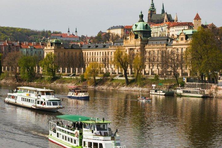 Prag Panoramic Cruise på floden Vltava + eBook