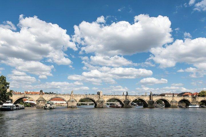 Prag Panoramic Cruise på floden Vltava + eBook