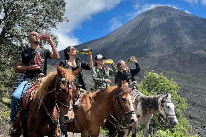 Erleben Sie Pacaya Volcano Trek zu Pferd