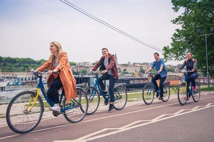 ベオグラード市内中心部プライベートバイクツアーすべてのハイライトとその他
