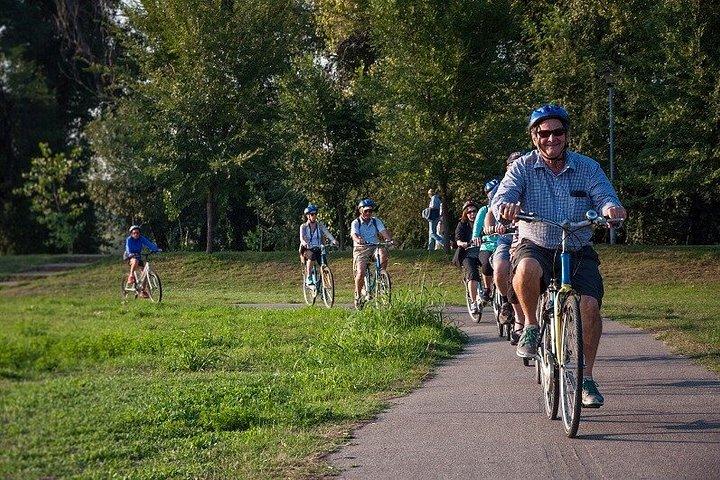ベオグラード市内中心部プライベートバイクツアーすべてのハイライトとその他