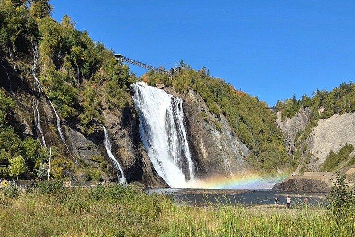 Excursión privada de 2 horas a las cataratas de Montmorency en un SUV eléctrico de 7 plazas.