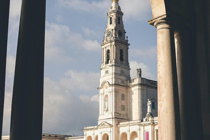 リスボンから：ファティマ、ナザレ＆オビドスプライベート日帰り旅行