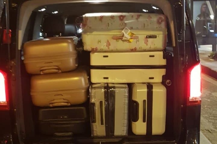 Private Van: Paris CDG/Orly/BVA Airport to Central Paris Hotels