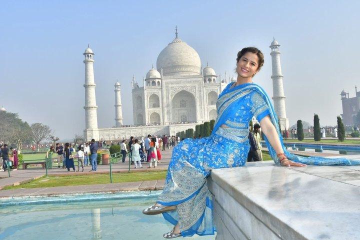Skip-the-Line Taj Mahal Ticket with Guide – Fast Track Access