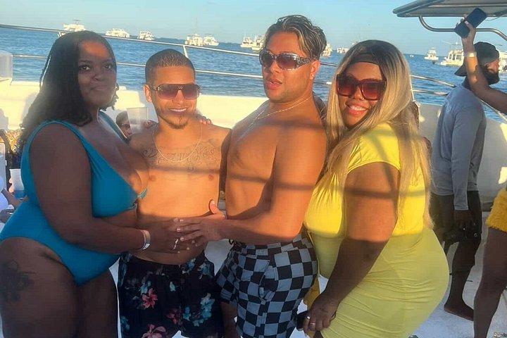 Hip hip Party Boat Experience con trasporto affidabile
