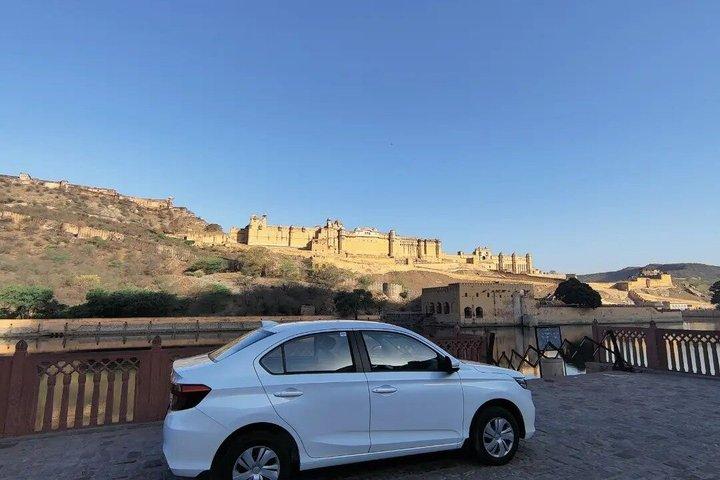 Udaipur nach Jaipur Hotel One-Way Private Chauffeur Service