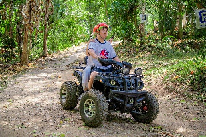 チェンマイのスカイホークジップラインとATVジャングルアドベンチャー