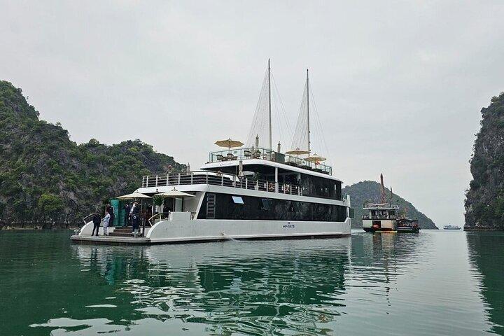 Top VIP Halong & Lan Ha Bay Crociera di lusso di un giorno da Hanoi