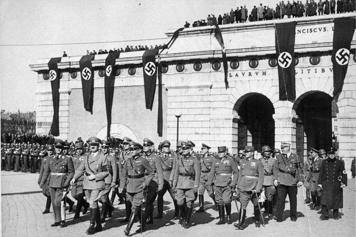 Tour storico a piedi e audioguida Hitler