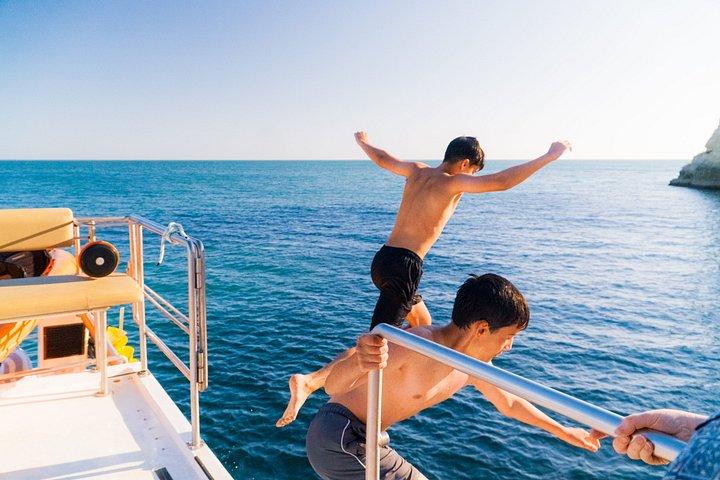 ラゴスから:ボートで行くポンタ・ダ・ピエダーデ洞窟カヤックツアー