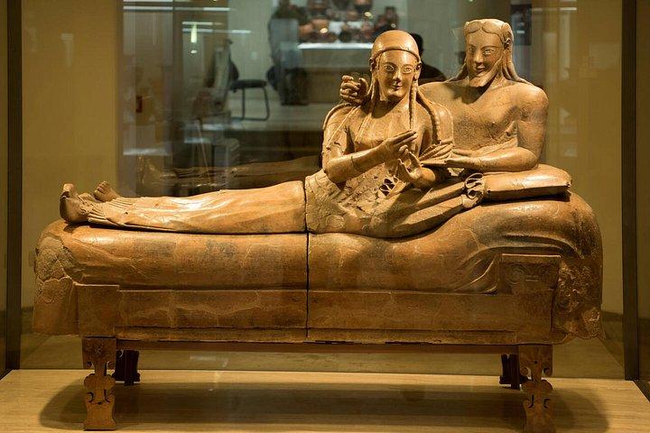 ローマから:エトルリア遺跡へのプライベート日帰り旅行タルクィニア&セルヴェーテ